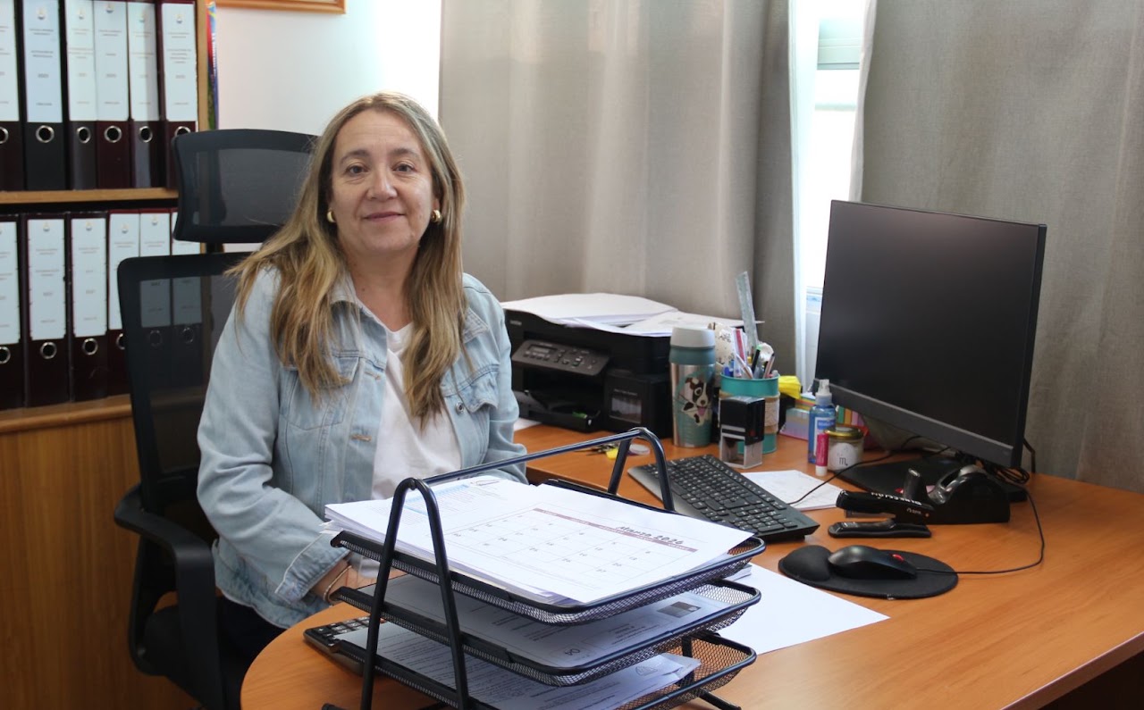 Profesora Irene Martínez Peñaloza, Directora de la Escuela América